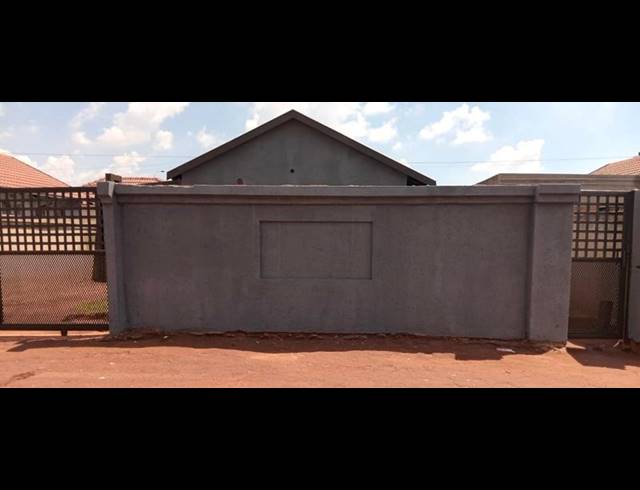 3 BEDROOM HOUSE FOR SALE IN PROTEA GLEN
